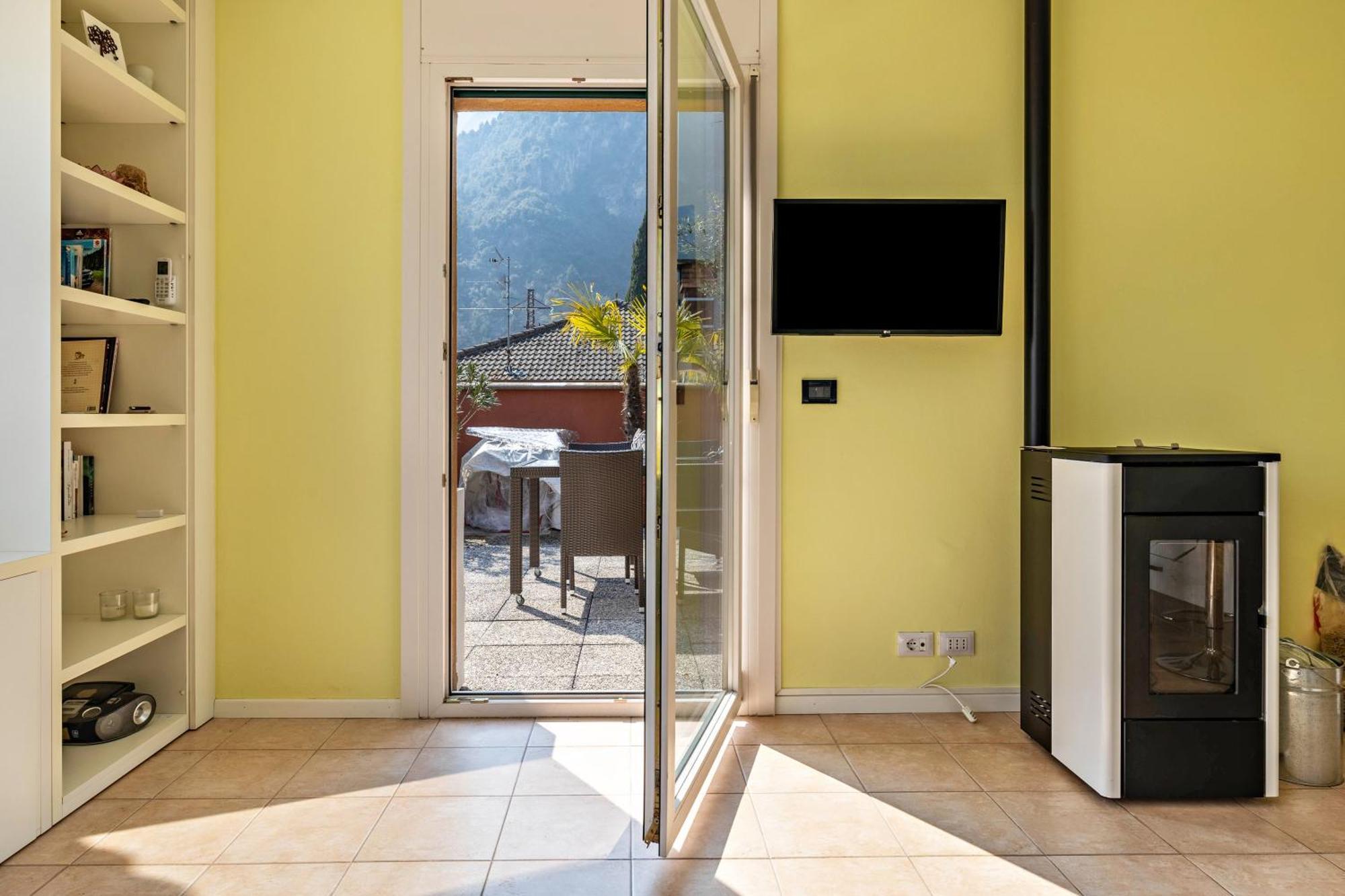 Ferienwohnung Casa Sara With Swimming Pool Riva del Garda Exterior foto